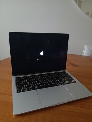 MacBook Air M2 2024