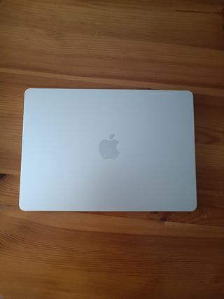 MacBook Air M2 2024