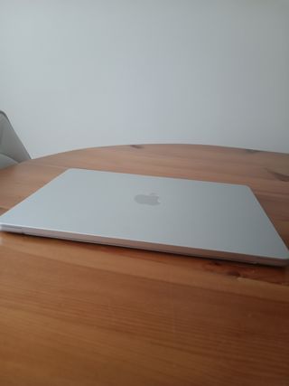 MacBook Air M2 2024