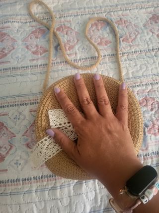 Bolso rafia con lazo y perla= 5€