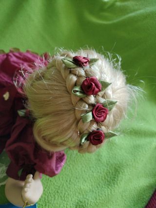 Bambola in porcellana da collezione