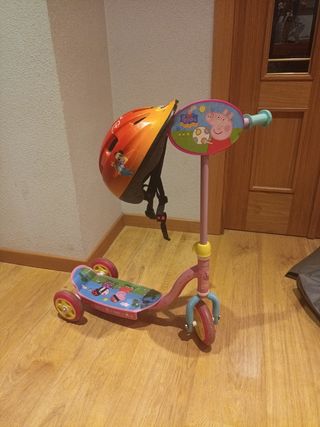 Patinete con casco 