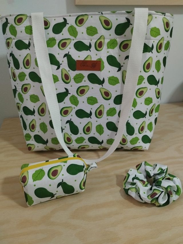 Conjunto bolso playa , monedero y coletero.