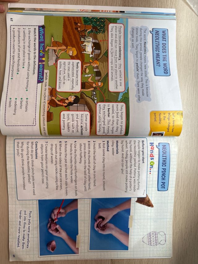 Cambridge social science 4 ISBN 978-84-1322-624-8