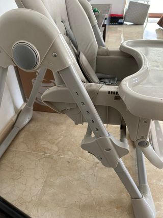 Se vende trona para niño con muy poco uso