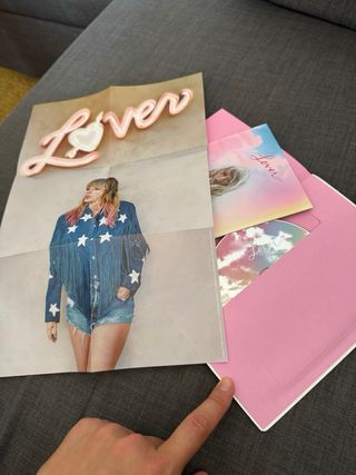 Taylor swift lover version 4 CD