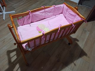 Cuna bebé con ruedas