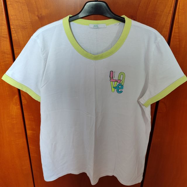 T-shirt bianca con scritta Love