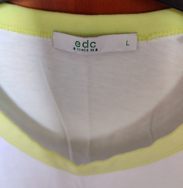 T-shirt bianca con scritta Love