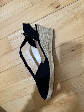 Cuñas negras de mujer