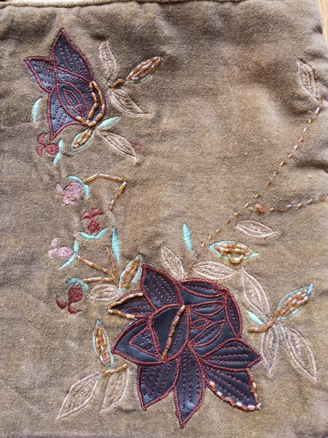 Bolso, fular y pendientes vintage