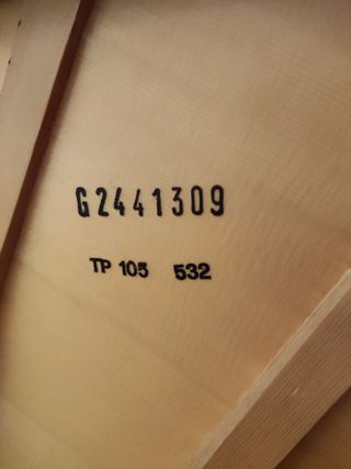 Piano acustico de pared Furstein TP105