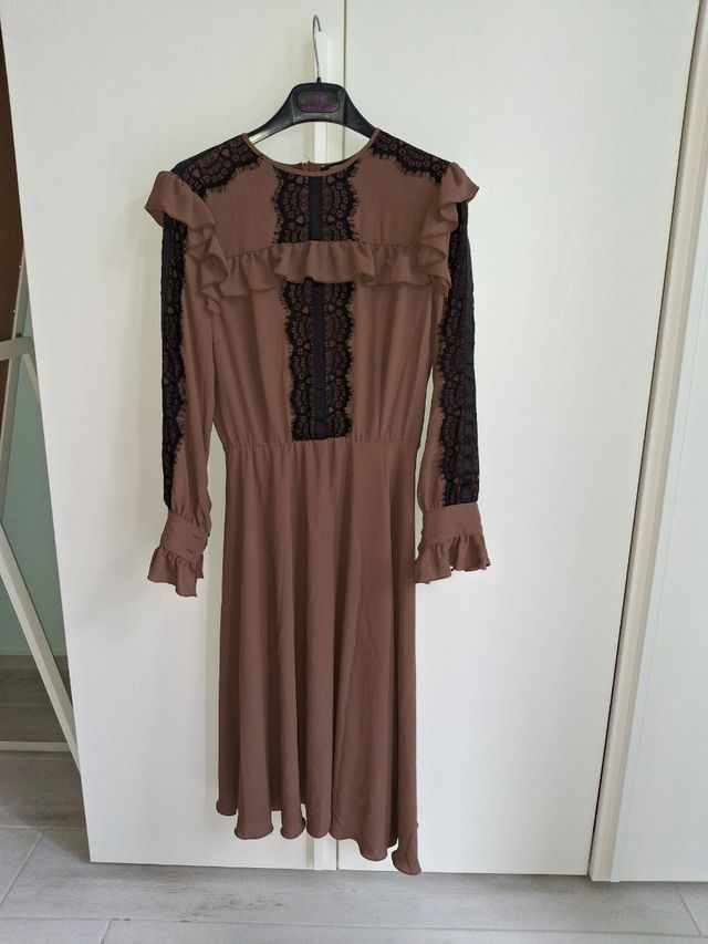 Abito in pizzo e ruches