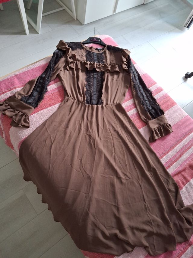 Abito in pizzo e ruches