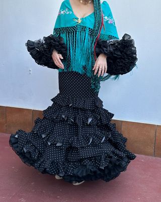 Se vende traje de gitana de Alejandro Santizo