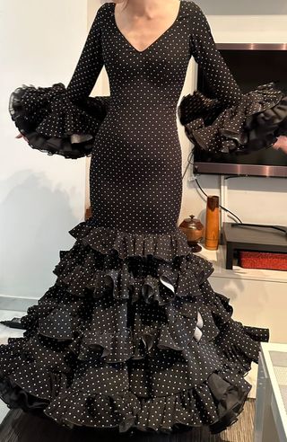 Se vende traje de gitana de Alejandro Santizo