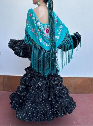 Se vende traje de gitana de Alejandro Santizo