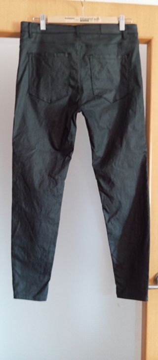 Pantalon encerado Stradivarius talla 44