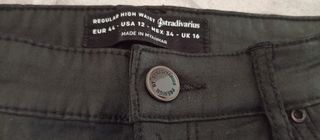 Pantalon encerado Stradivarius talla 44