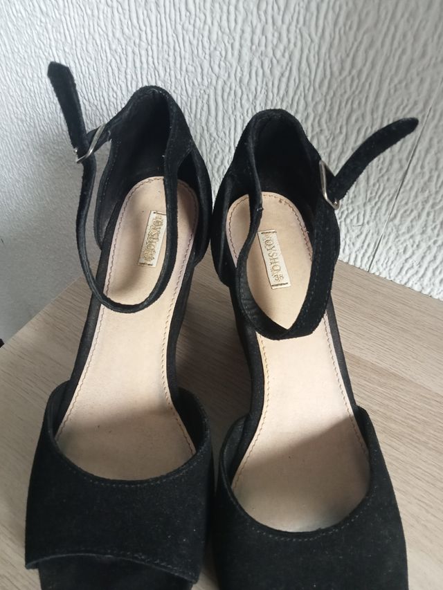 Tacones zapatos negros