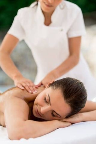 MASAJISTA TITULADA
