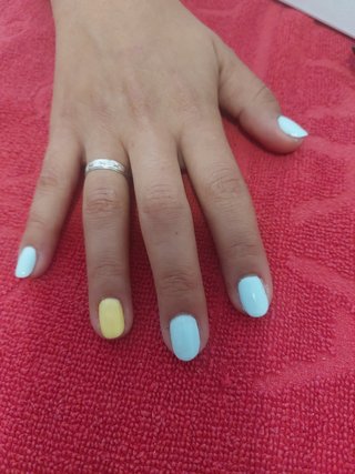 Extensión pestañas y manicura pedicura