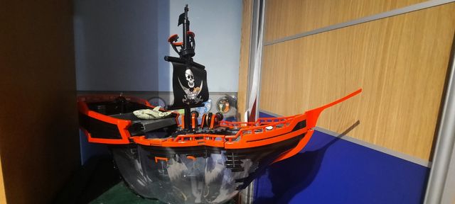 Barco pirata y pecera Lil Fishys