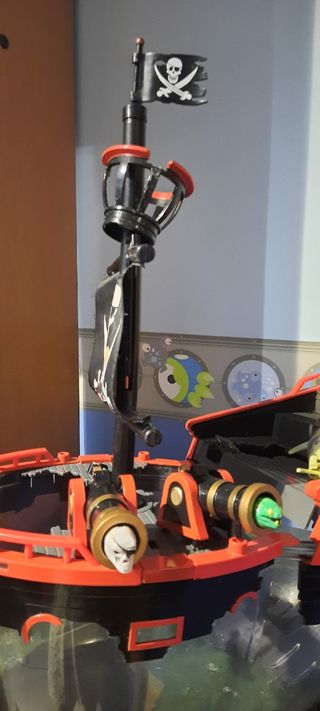 Barco pirata y pecera Lil Fishys