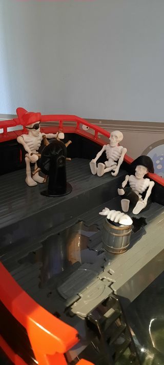 Barco pirata y pecera Lil Fishys