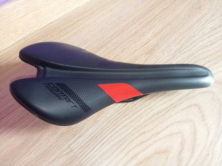 Sillín GIANT Contact Forward