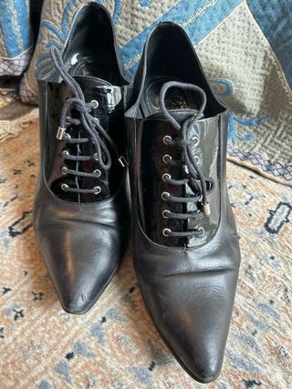 Zapato tacón piel y charol L’atouche