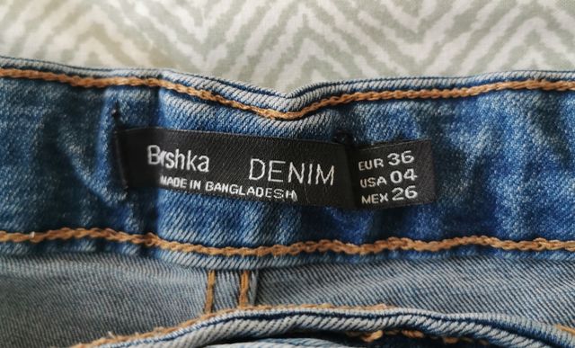 Pantalón corto vaquero Bershka talla 36