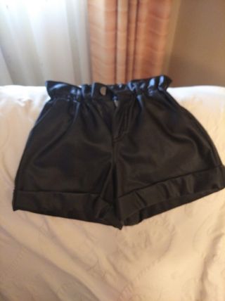 Pantalon corto de cuero
