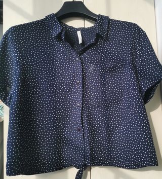 Blusa lunares azul y blanco Bershka 