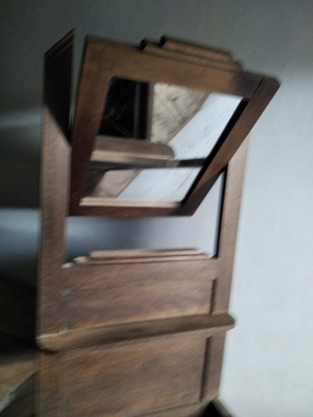 Mueble lavabo antiguo.