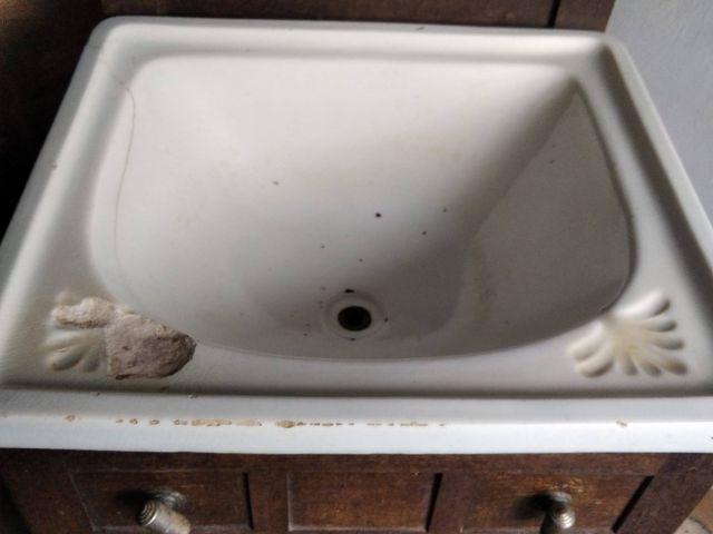 Mueble lavabo antiguo.