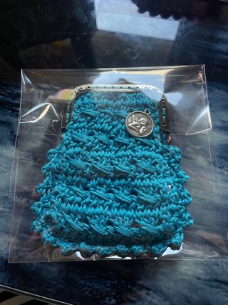monedero de crochet con cierre metálico