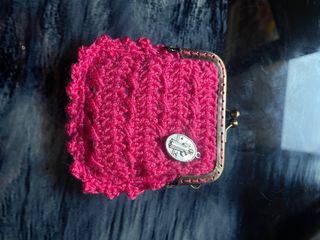 monedero de crochet con cierre metálico
