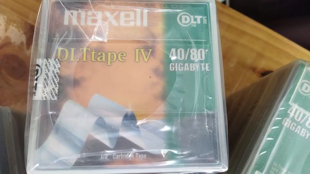 25 cartuchos grabación Maxell 40/80 GB