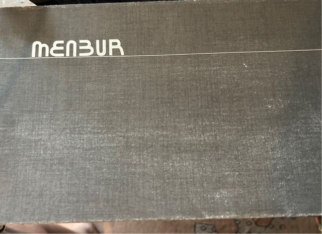 Sandalias tacón raso y paillettes Menbur