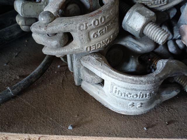 Pinza per ponteggi europea