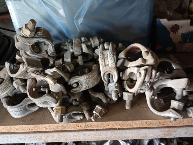 Pinza per ponteggi europea