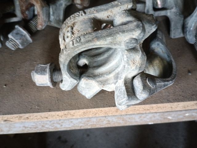 Pinza per ponteggi europea