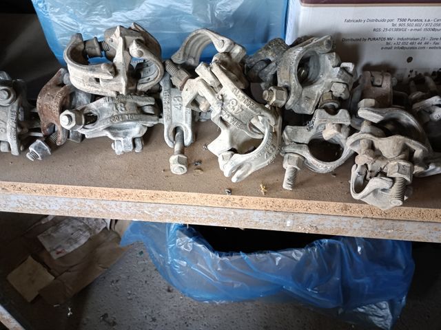 Pinza per ponteggi europea