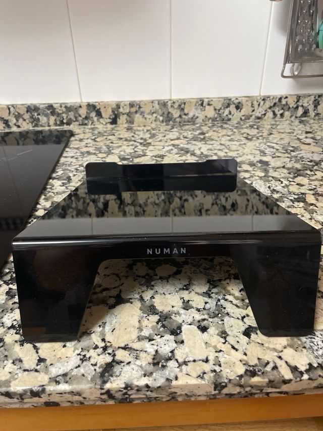 Dos. Bases para altavoces.