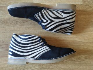 Botines de piel de pelo corto y serraje talla 41