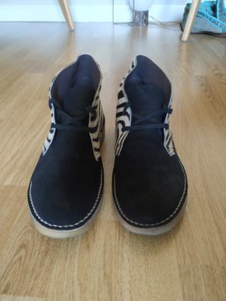 Botines de piel de pelo corto y serraje talla 41