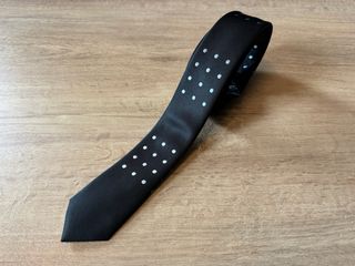 Corbata estrecha de puntos