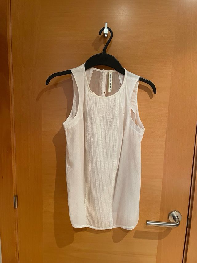 Top sin mangas Stradivarius