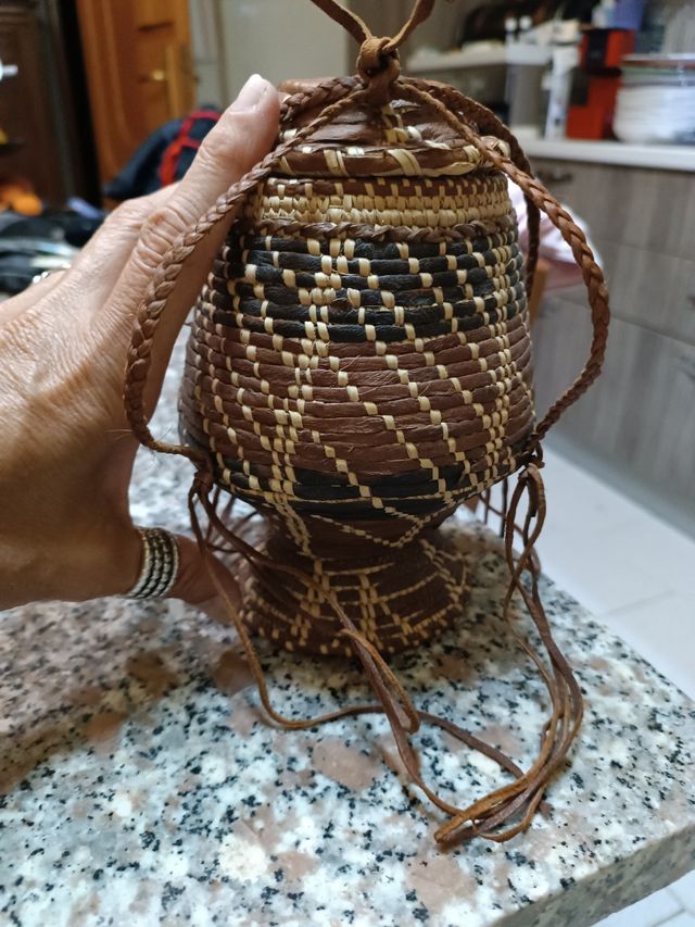 Piccolo cestino intrecciato